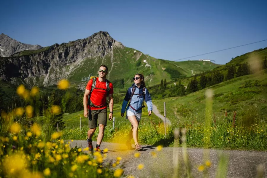 Wandern im 2-Länder Gebiet © Oberstdorf · Kleinwalsertal Bergbahnen Fotograf: Daniel Kopatsch 